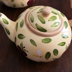 🐝 Pie Heart, Arol Endreas Ceramic Apples and Honey Bees Pitcher. 🍎